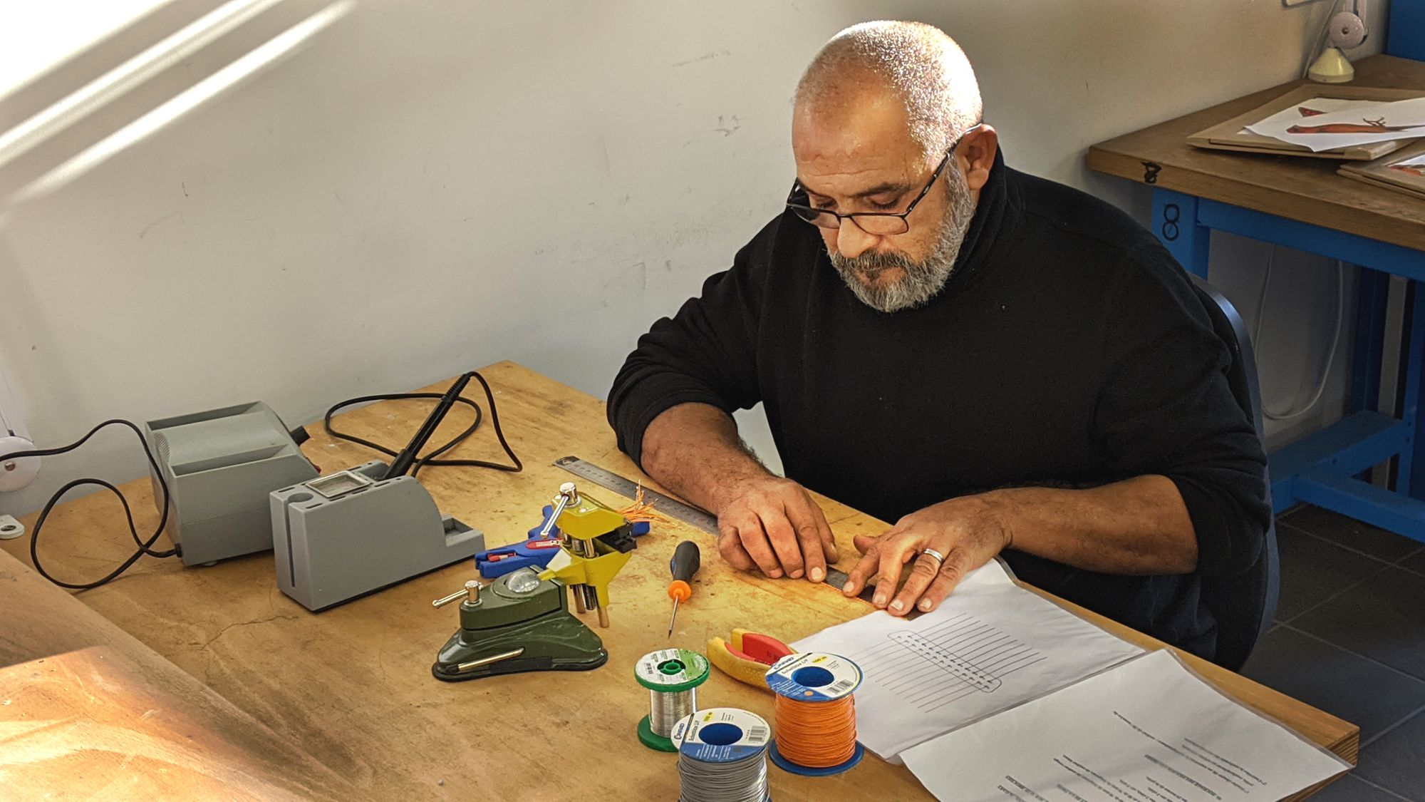 Cablage et soudure d'une fiche multibroches